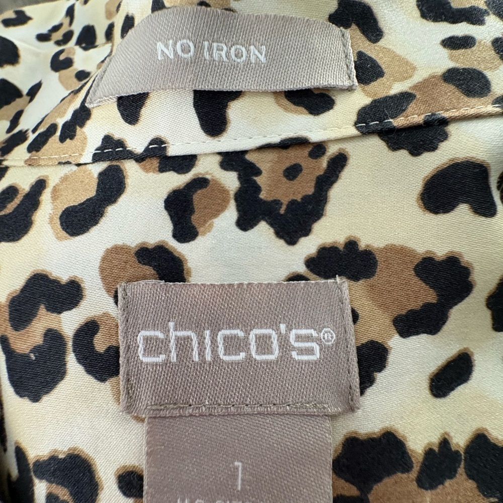 Chicos Animal Print Blouse With Hidden Button Closure, Size 1 - Picture 3 of 3
